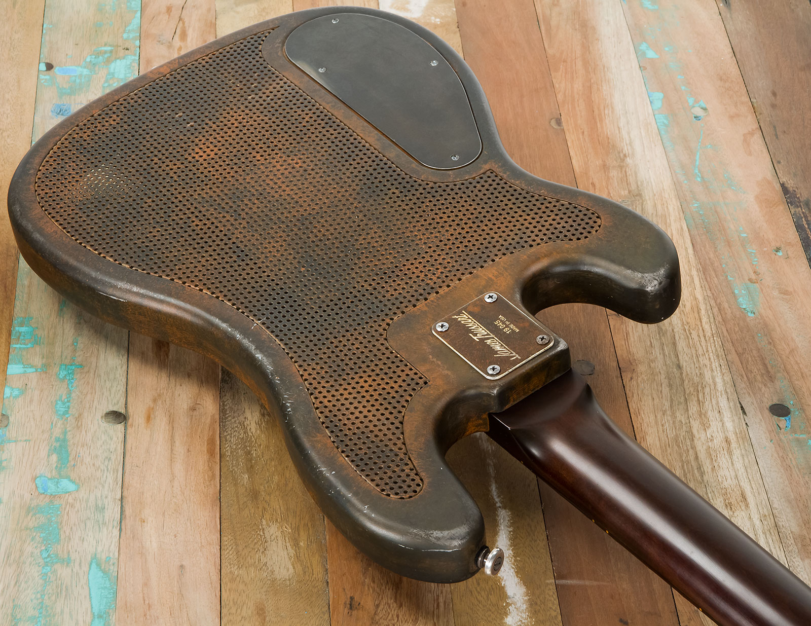 James Trussart Steelcaster Bass Perforated Active Pf #19045 - Rust O Matic African Engraved - Solidbody E-bass - Variation 3