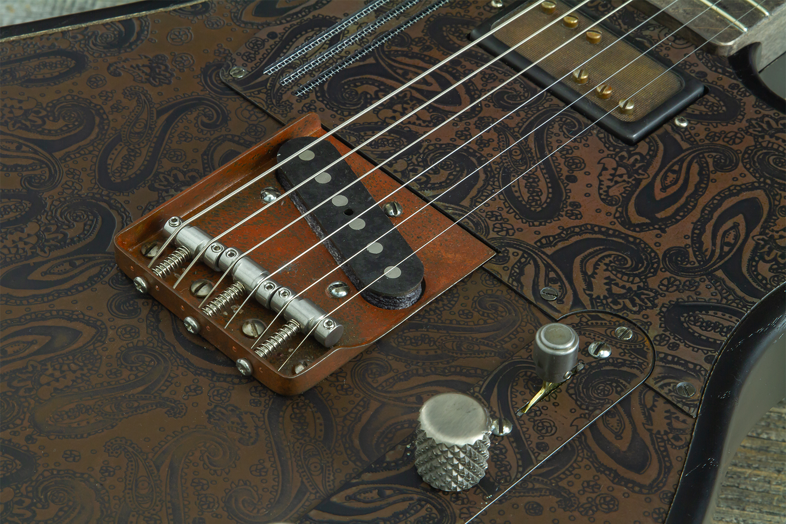 James Trussart Steeltopcaster Sh Ht Mn #26036 - Rust & Black Paisley Engraved - E-Gitarre in Teleform - Variation 3