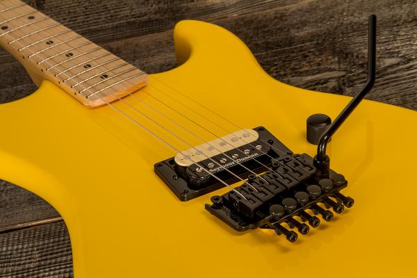 Solidbody e-gitarre Kramer Baretta - bumblebee yellow