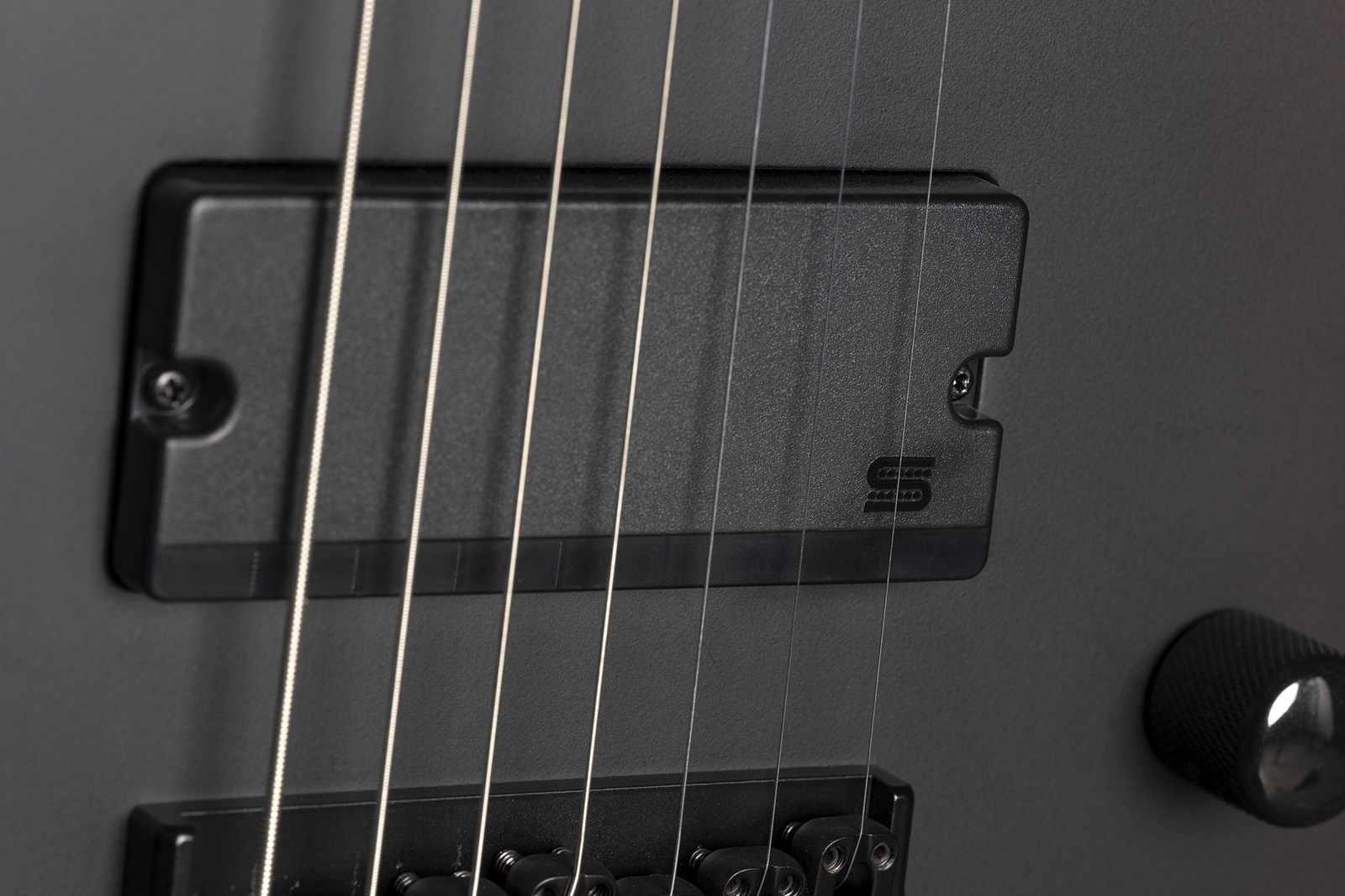 Ltd M-7 Baritone Black Metal Series 7-cordes Ht 1h Eb - Black Red Burst Satin - E-Gitarre in Str-Form - Variation 4