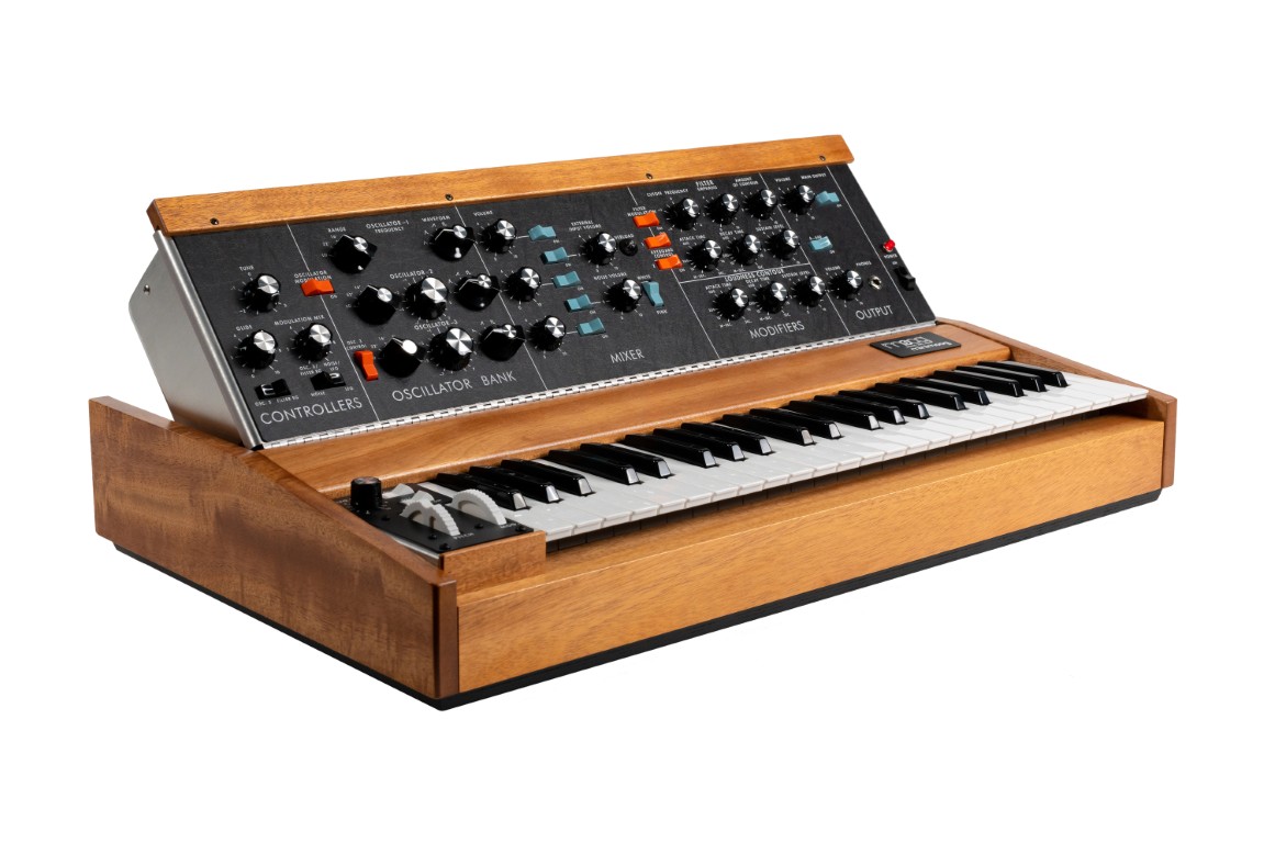 Moog Minimoog Model D-05 - Synthesizer - Variation 1