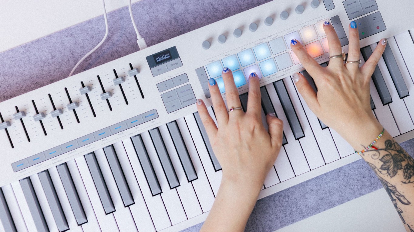 Novation Launchkey 61 Mk4 White - Masterkeyboard - Variation 11