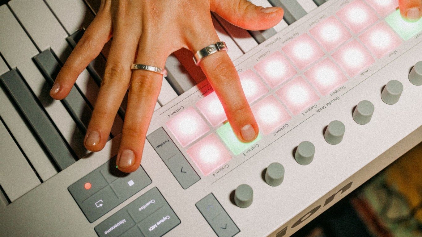 Novation Launchkey 61 Mk4 White - Masterkeyboard - Variation 8