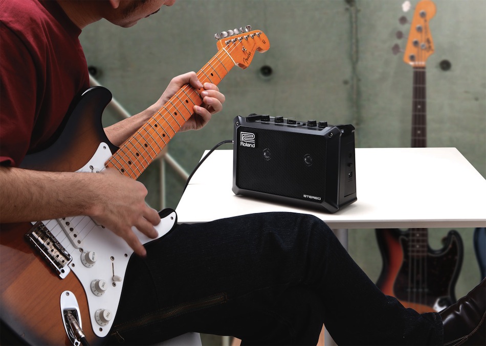 Roland Mobile Cube Battery Power Stereo Amp 2.5w 2x4 - Mini-Verstärker für Gitarre - Variation 5