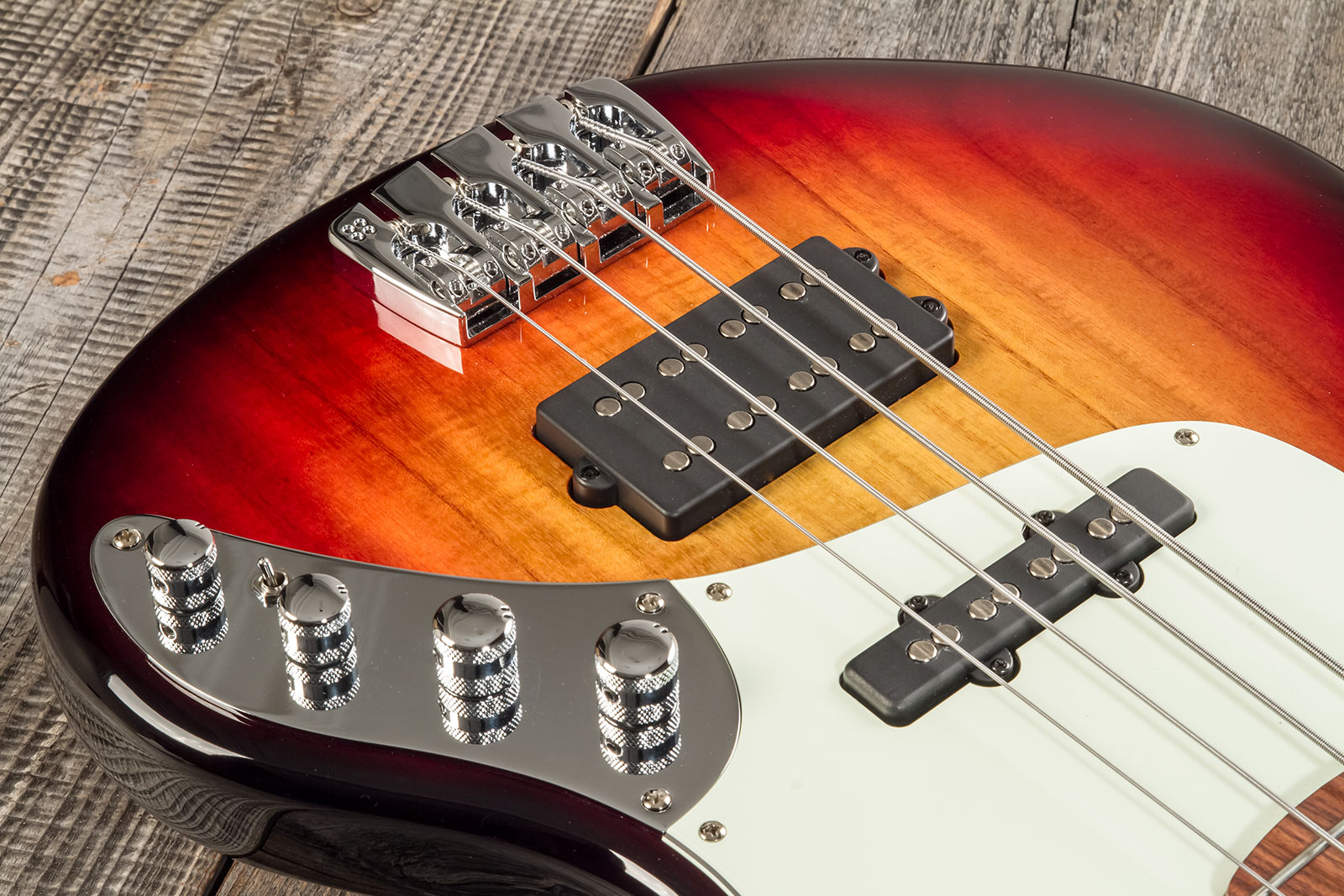Sandberg California Tm4 Sl Superlight Ltd Active Pf - Ultra Soft Aged 3-tone Sunburst Gloss - Solidbody E-bass - Variation 3