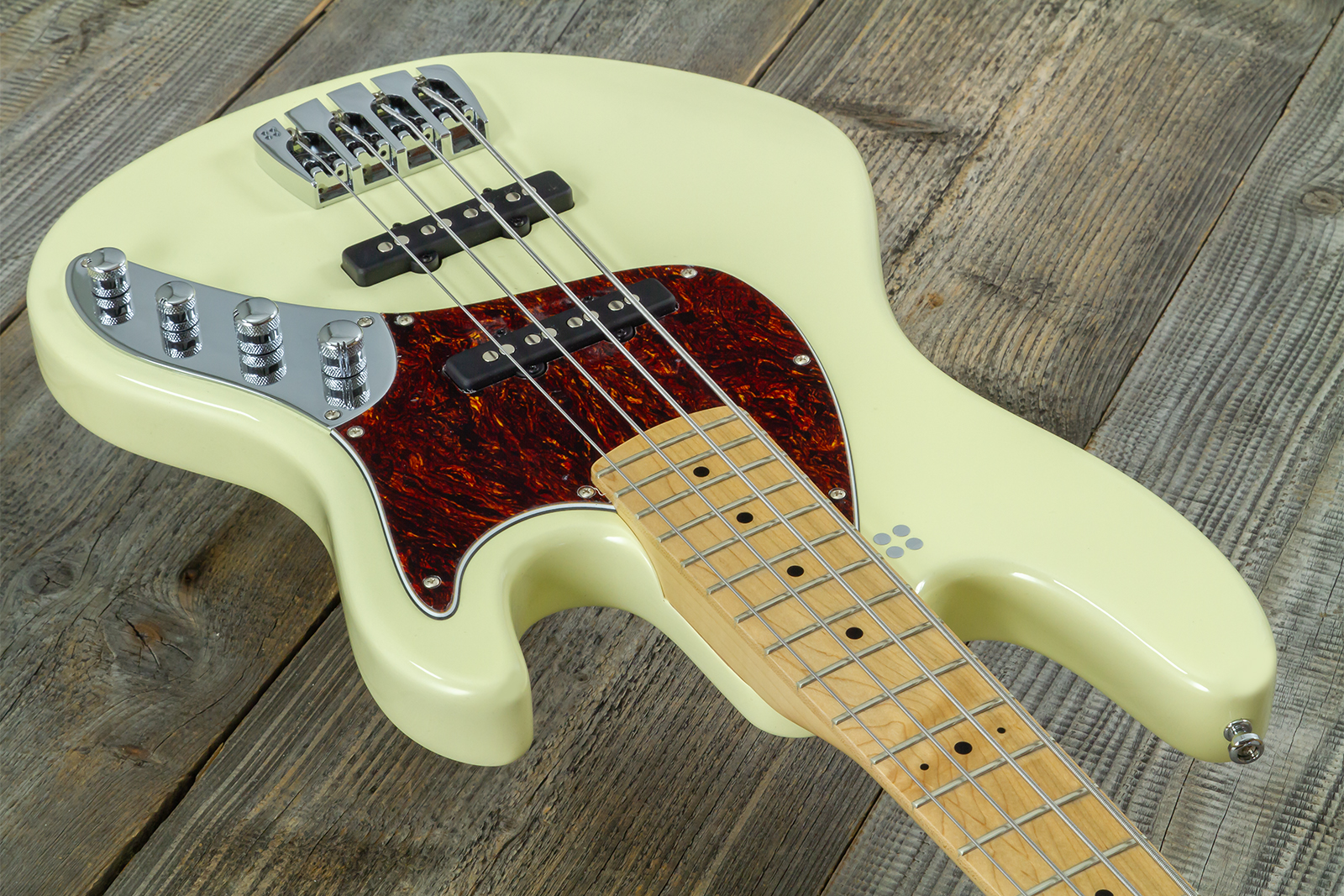 Sandberg California Tt Short Scale Active Mn - Highgloss Creme - Solidbody E-bass - Variation 2