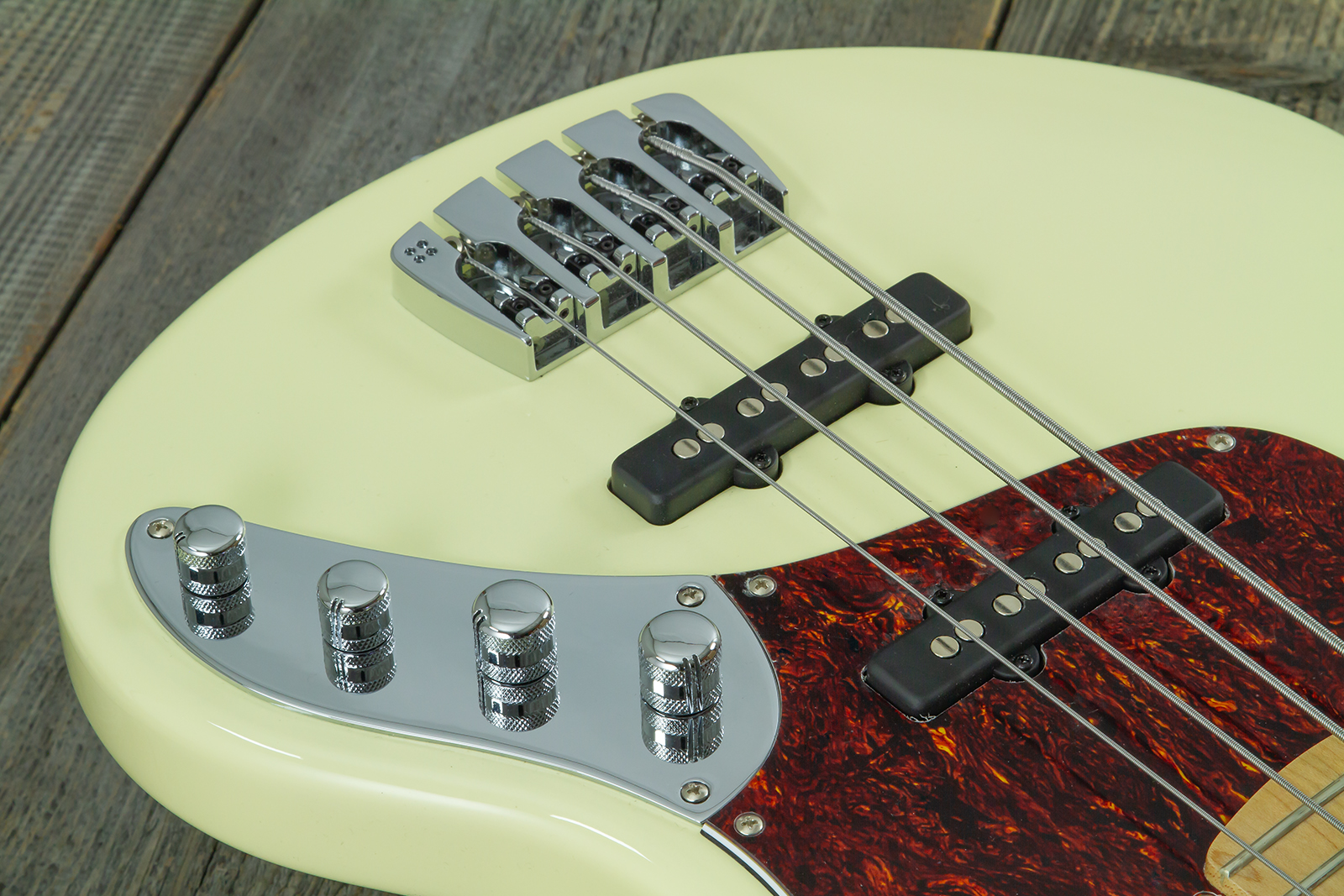Sandberg California Tt Short Scale Active Mn - Highgloss Creme - Solidbody E-bass - Variation 3