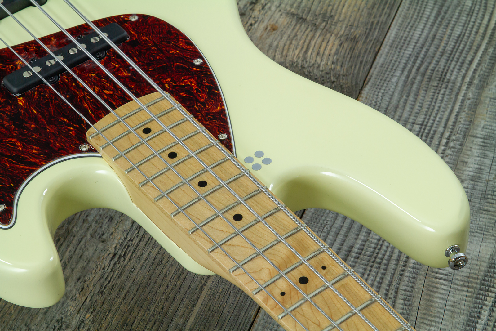Sandberg California Tt Short Scale Active Mn - Highgloss Creme - Solidbody E-bass - Variation 4