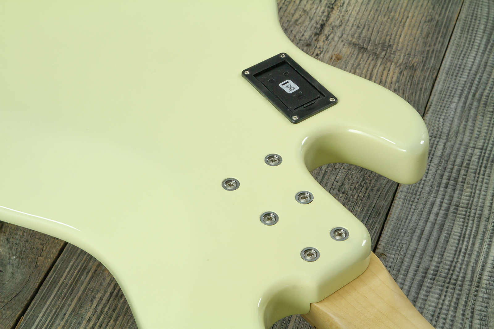 Sandberg California Tt Short Scale Active Mn - Highgloss Creme - Solidbody E-bass - Variation 8