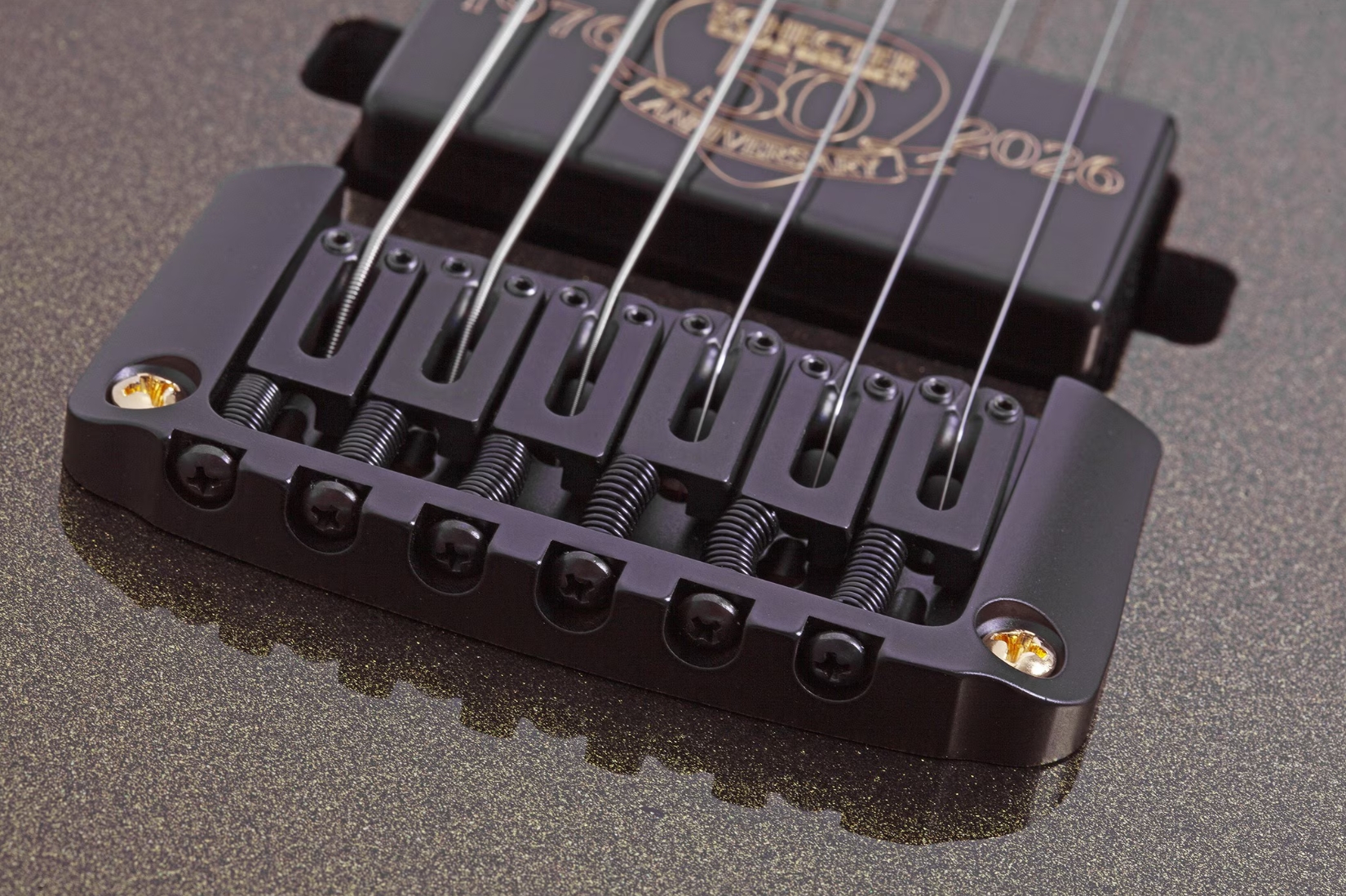 Schecter C1 50th Ann. Lh Gaucher 2h Ht Eb - Gold Burst - E-Gitarre aus Metall - Variation 4