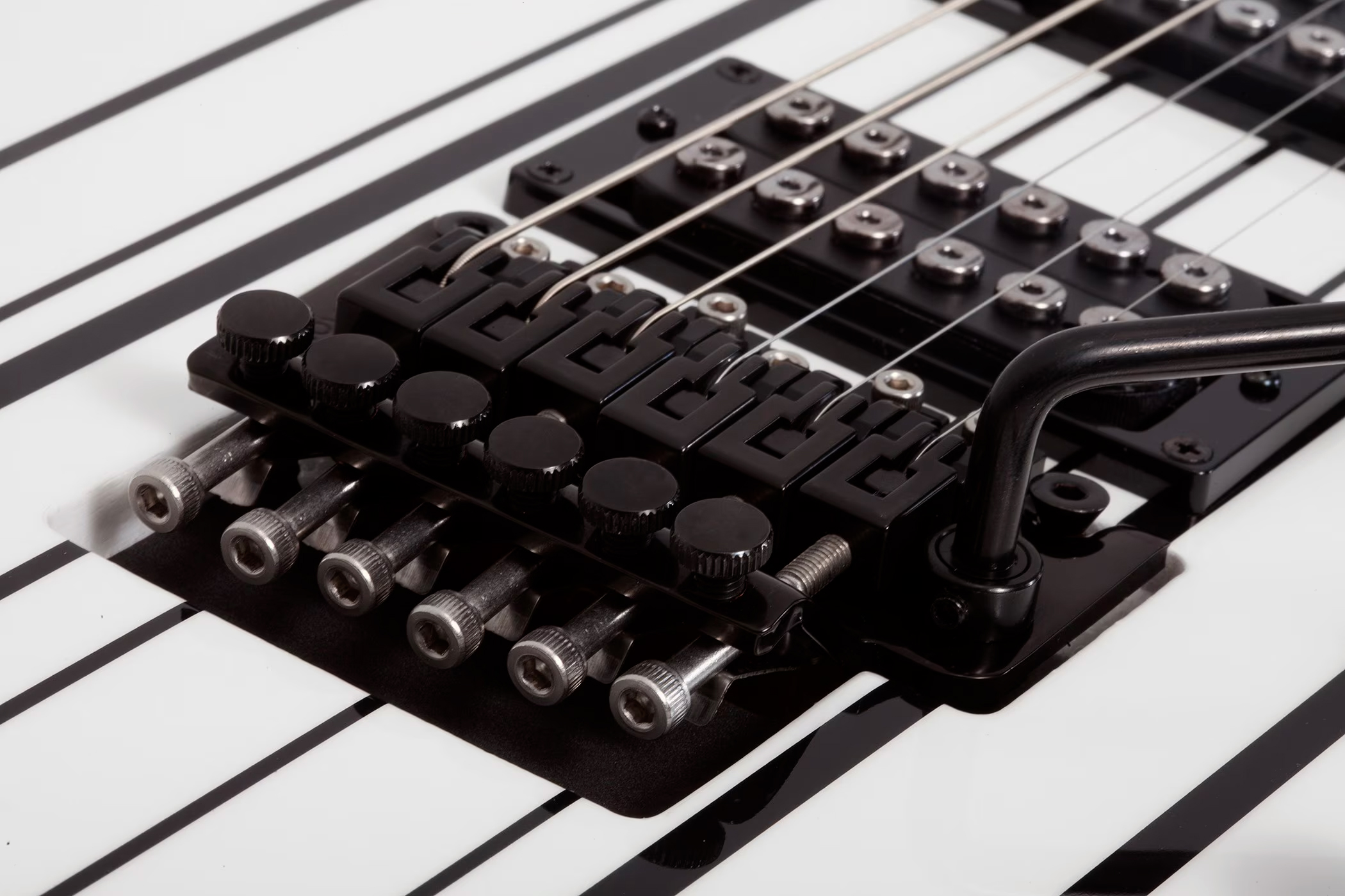 Schecter Synyster Standard Signature 2h Fr Eb - Gloss White With Black Pinstripes - Signature-E-Gitarre - Variation 2