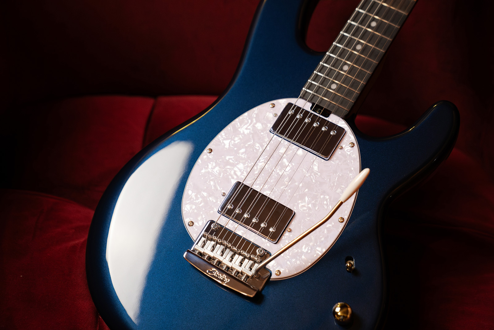 Sterling By Musicman Stingray Ii Trem Hh Rw - Blue Pearl - E-Gitarre in Str-Form - Variation 3