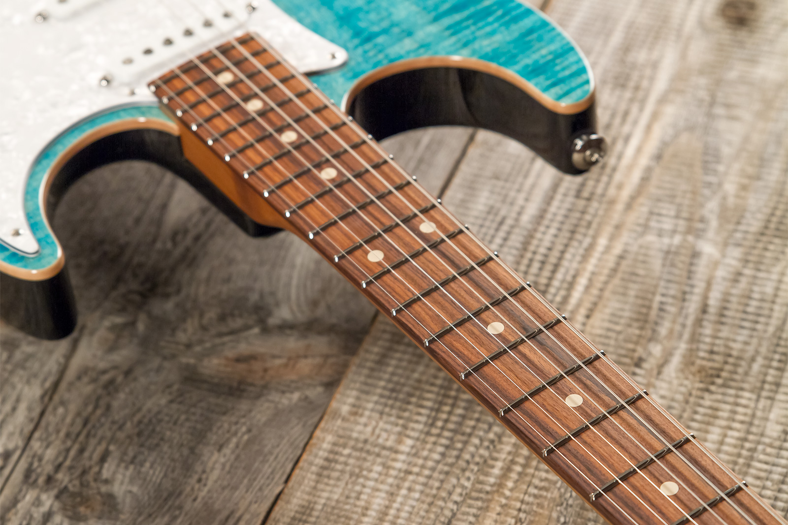 Suhr Standard Plus 01-stp-0042 Usa Hss Trem Pf #75671 - Bahama Blue - E-Gitarre in Str-Form - Variation 6