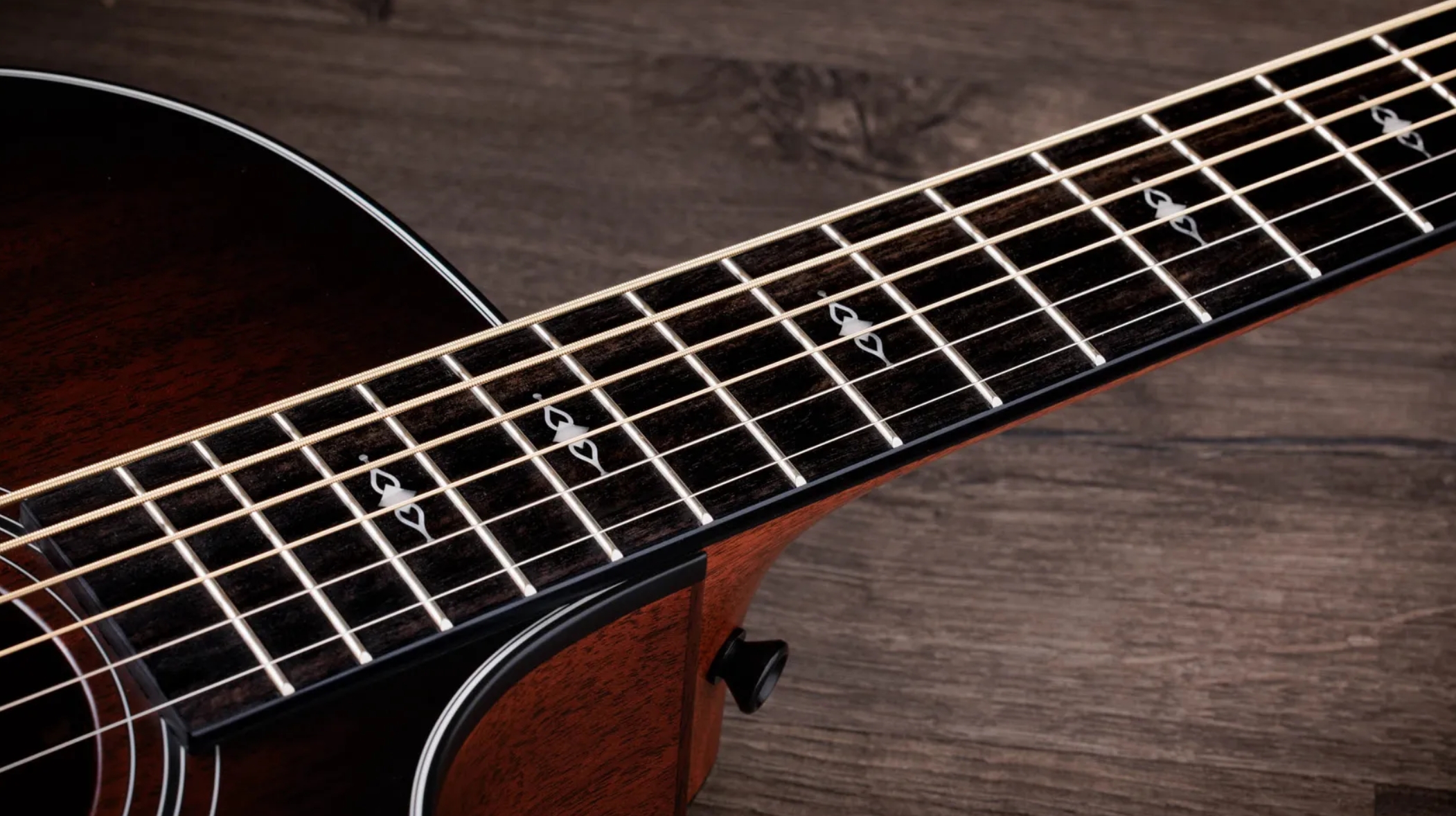 Taylor 324ce Baritone 6 Ltd Grand Auditorium Cw Tout Acajou Eb Es2 - Shaded Edgeburst Top Satin - Folk-Gitarre - Variation 2