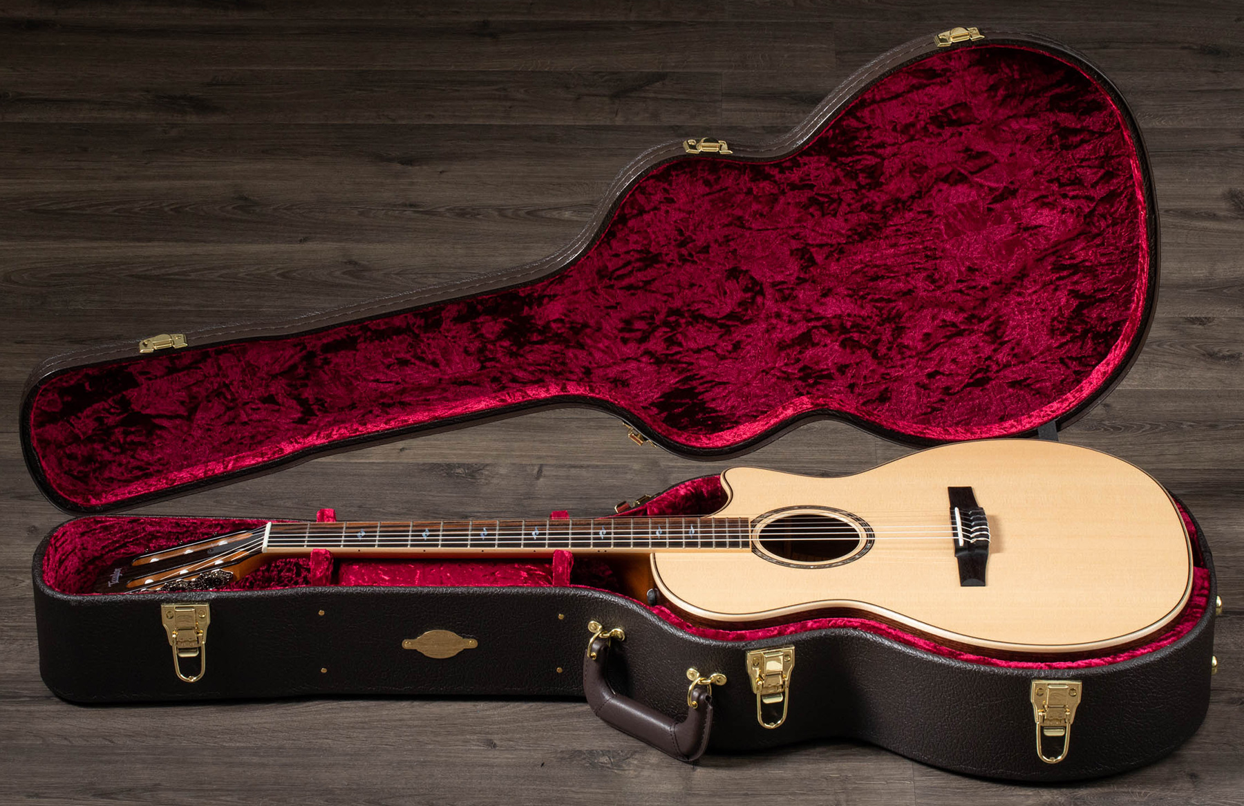 Taylor Guitare Classique Format 4/4 - Electro-acoustique - Konzertgitarren 4/4 - Variation 8