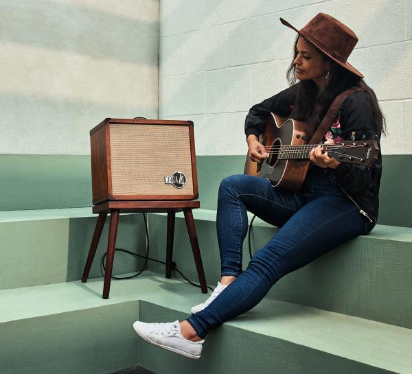 Taylor Circa 74 Av150-10 Acoustic Amplifier + Stand 150w 1x10 Mahogany - Combo für Akustikgitarre - Variation 6
