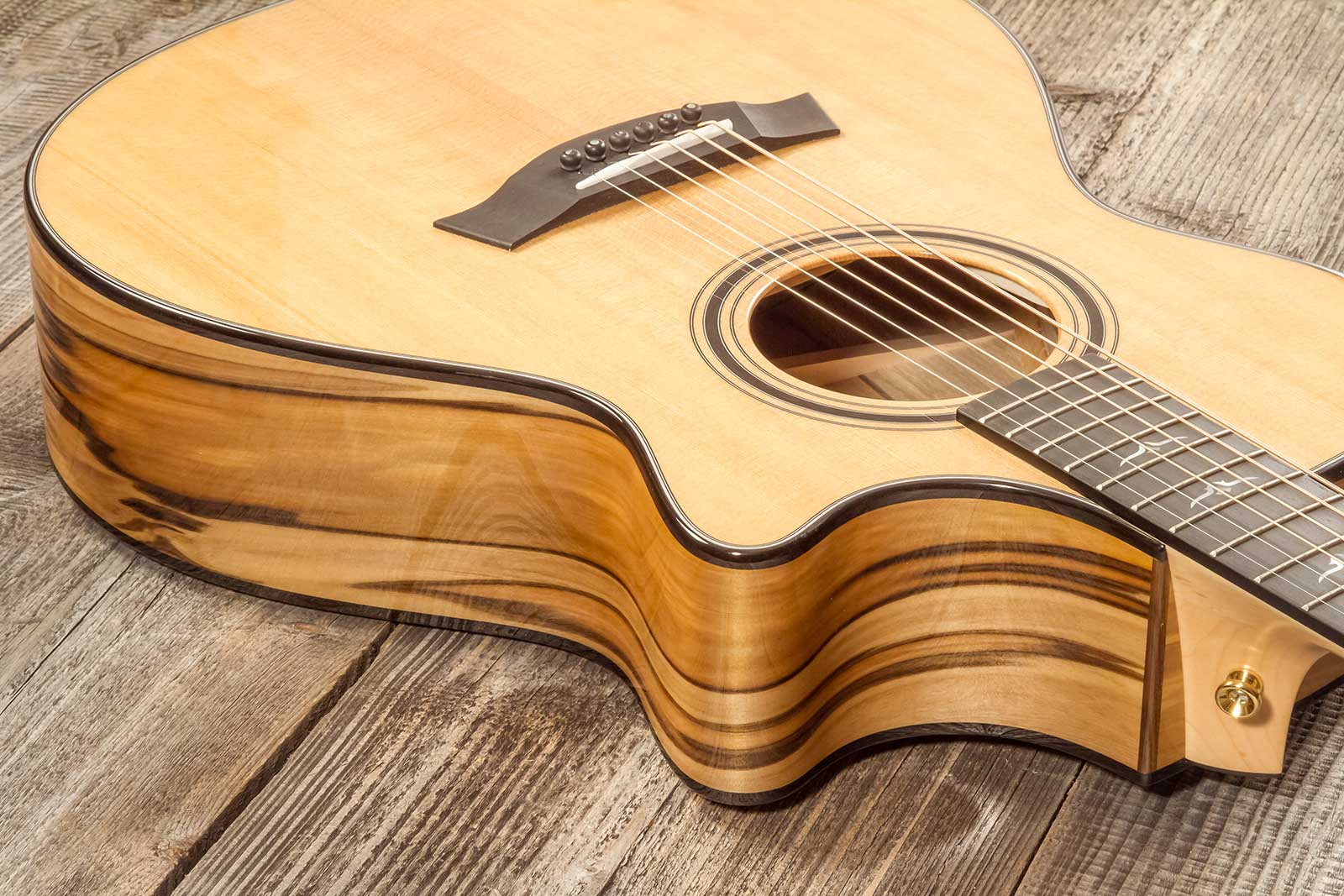 Taylor Custom Gc-e V-class Grand Concert Cw Sitka Torrefie / Blackheart Sassafras  Eb Es2 #1211083110 - Natural - Folk-Gitarre - Variation 4
