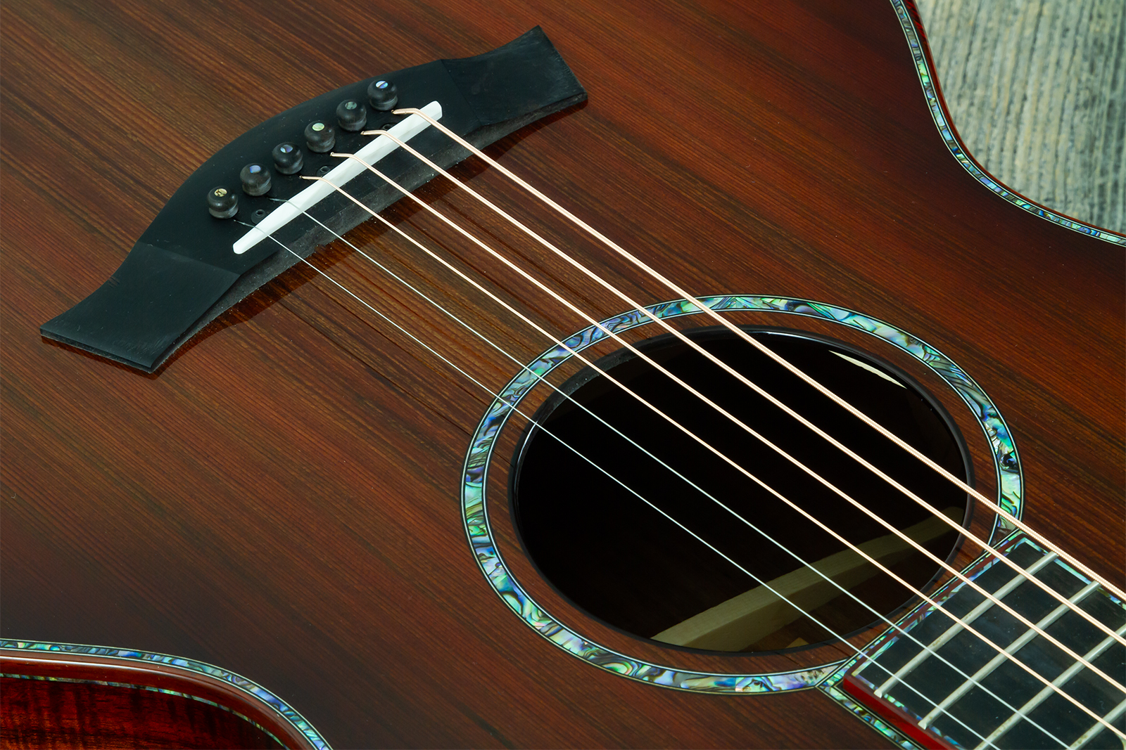 Taylor Custom Shop Grand Auditorium Cw Redwood / Koa Eb Es2 #1211143039 #1210103110 - Shaded Edgeburst - Folk-Gitarre - Variation 4