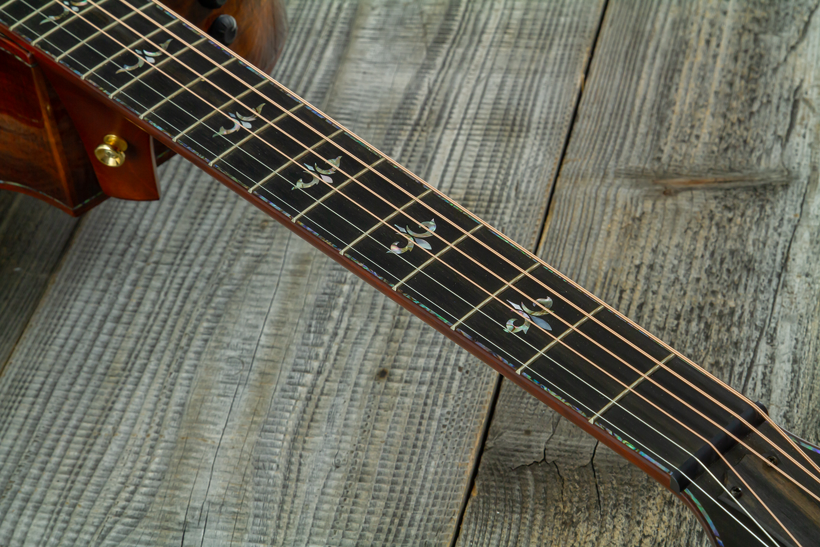 Taylor Custom Shop Grand Auditorium Cw Redwood / Koa Eb Es2 #1211143039 #1210103110 - Shaded Edgeburst - Folk-Gitarre - Variation 7