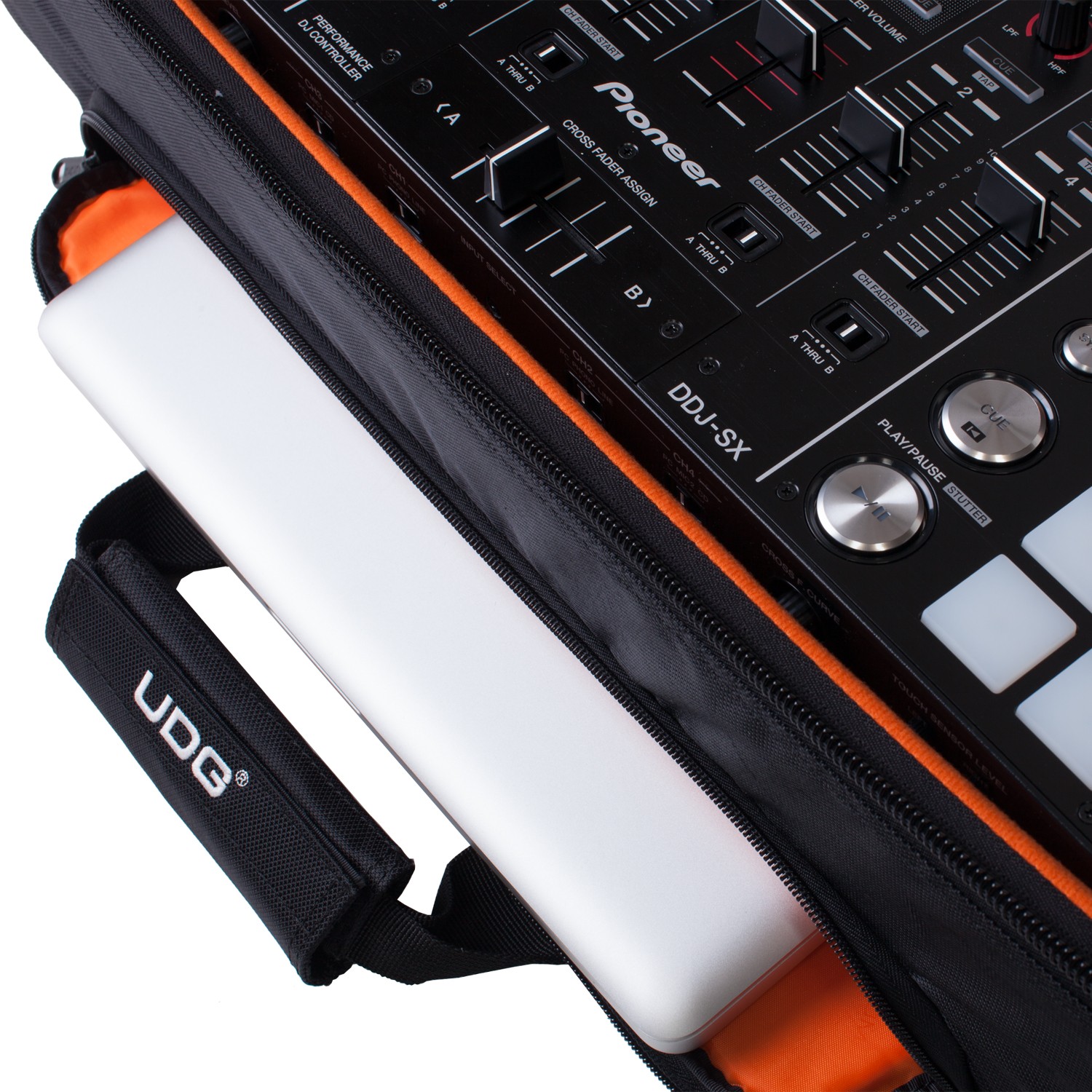 Udg Ultimate Midi Controller Backpack Large Black/orange Inside Mk2 - DJ-Trolleytasche - Variation 2