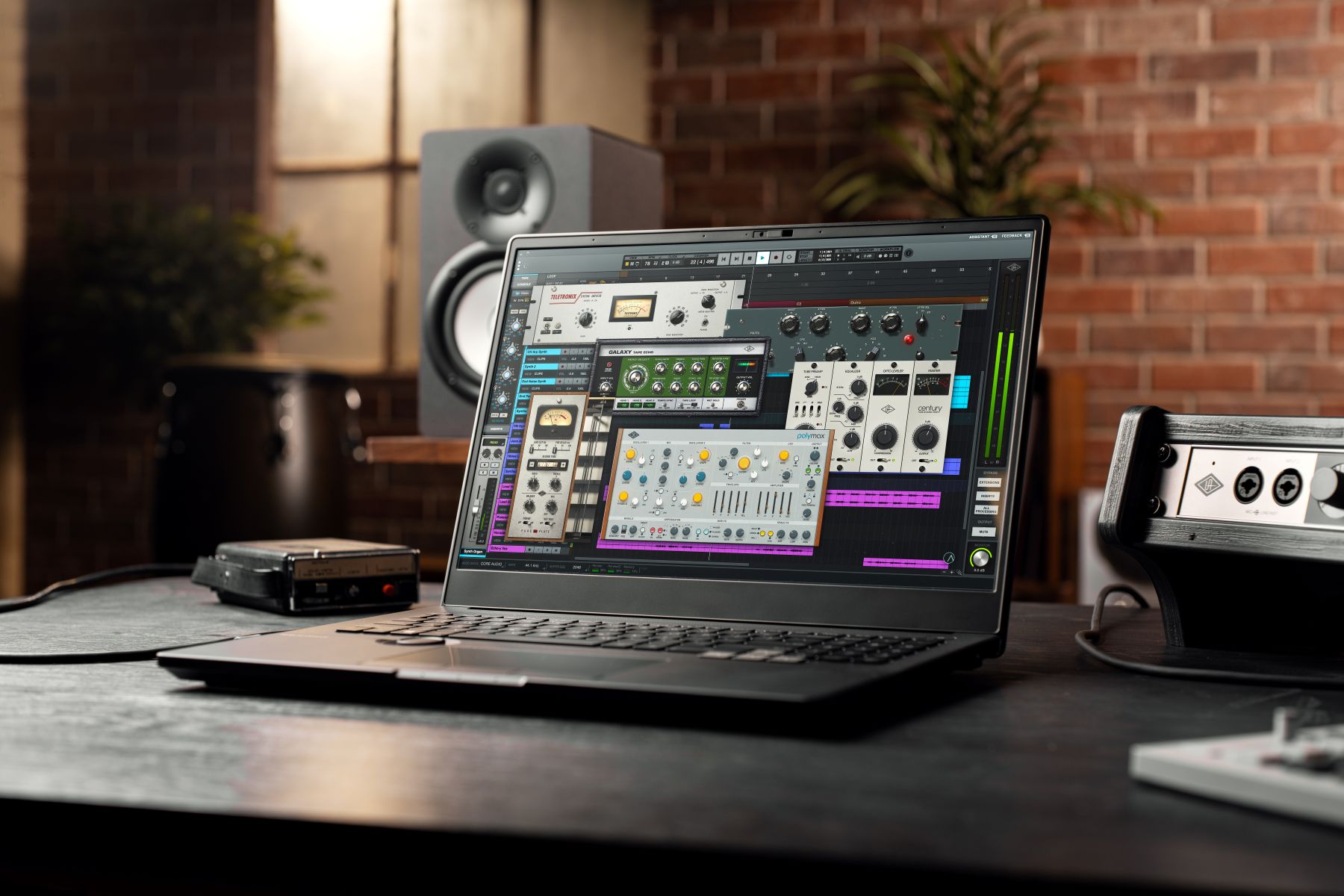 Universal Audio Volt 876 - USB audio interface - Variation 4
