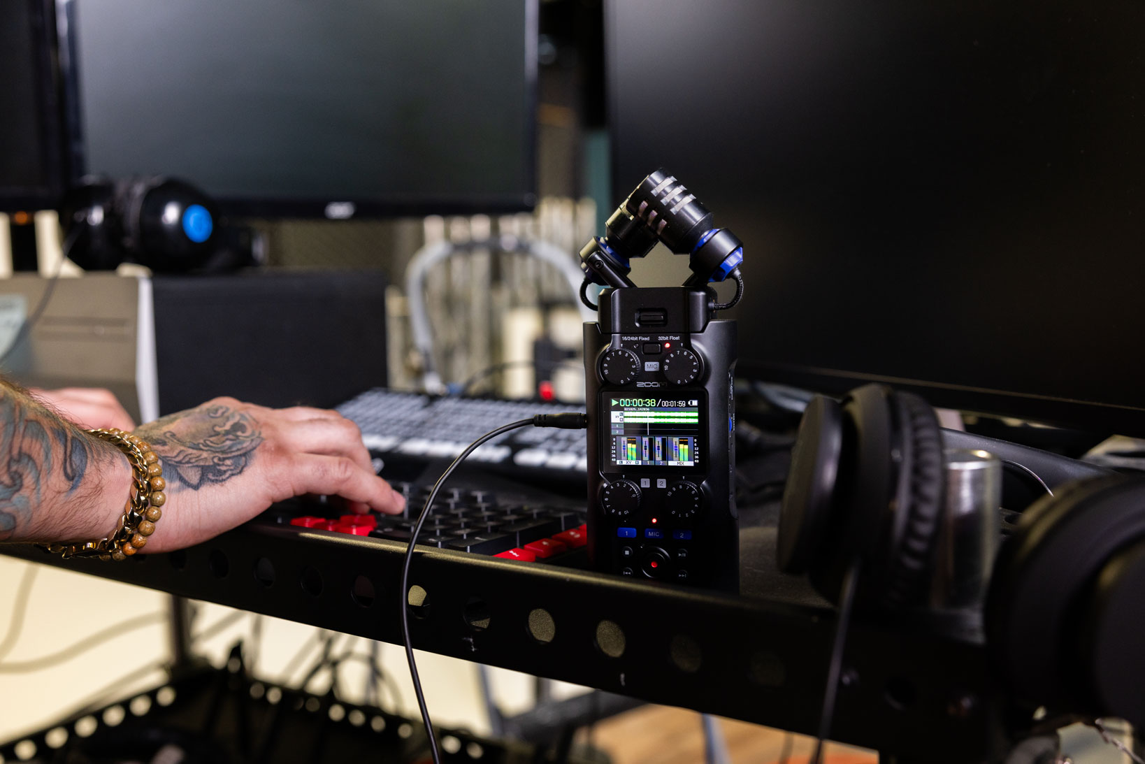 Zoom H5 Studio - Mobile Recorder - Variation 19